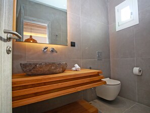 Free toiletries, hair dryer, slippers