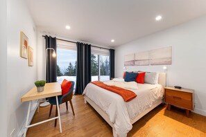 3 bedrooms, iron/ironing board, Internet, bed sheets