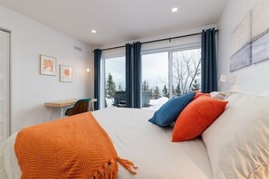 3 bedrooms, iron/ironing board, Internet, bed sheets