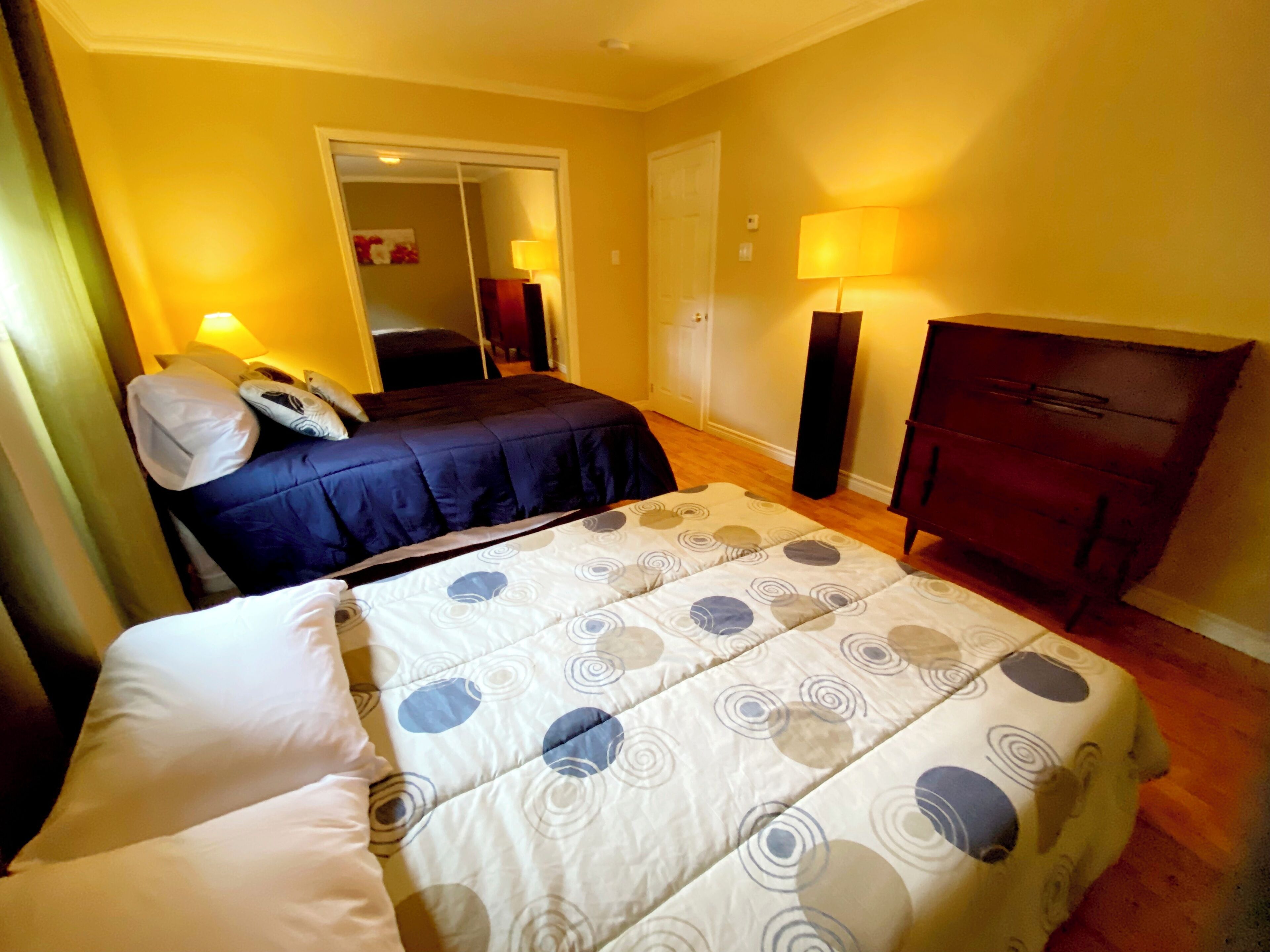 2 chambres, fer et planche à repasser, Wi-Fi, draps fournis