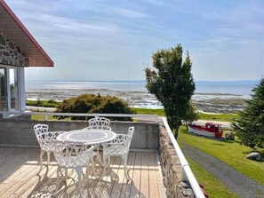 Outdoor dining - Hôtel à la maison - Villa Rocca, vue sur le fleuve (L'Isle-aux-Coudres)