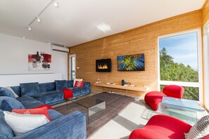 TV, table football - Hôtel à la maison - Panache, spa et fleuve (Baie-Saint-Paul)