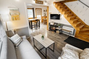 TV, fireplace, DVD player, offices - Hôtel à la maison - Chalet Ô Bois, spa et montagne (Saint-Côme)