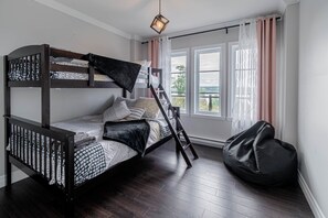 2 chambres, fer et planche à repasser, accès Internet, draps fournis