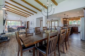 Dining - Hôtel à la maison - L'Archibald, spa et montagne! (Petite-Rivière-Saint-François)