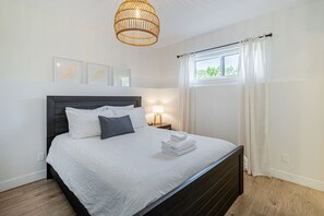 5 bedrooms, iron/ironing board, WiFi, bed sheets