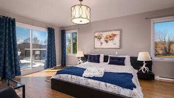 4 bedrooms, iron/ironing board, WiFi, bed sheets