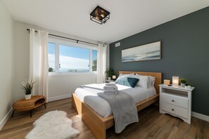 4 bedrooms, iron/ironing board, WiFi, bed sheets