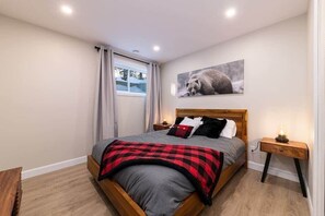 3 habitaciones, tabla de planchar con plancha, wifi y ropa de cama 