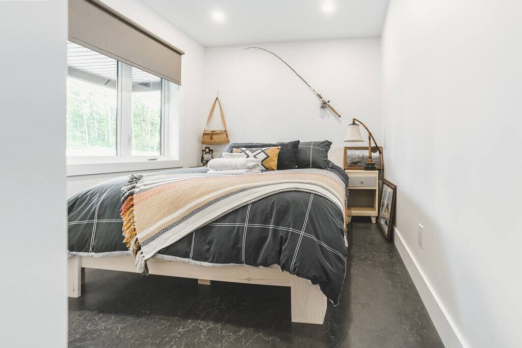 3 habitaciones, tabla de planchar con plancha, wifi y ropa de cama 