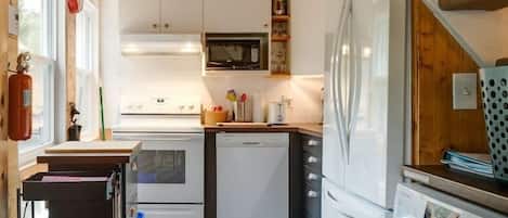 KĂŒhlschrank, Mikrowelle, Ofen, Herdplatte