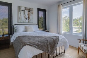 2 bedrooms, iron/ironing board, Internet, bed sheets