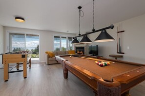 Game room - Hôtel à la maison - Villa Marier avec spa (Petite-Rivière-Saint-François)