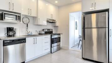 Fridge, microwave, oven, stovetop