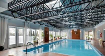 Le Céleste 117–Vue sur le Mont-Ste-Anne et piscine