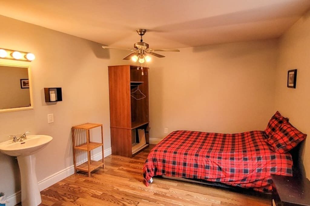 11 bedrooms, iron/ironing board, WiFi, bed sheets