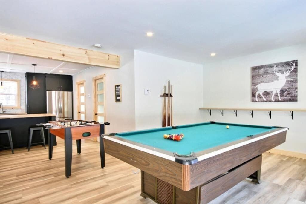 Games room, with billiards and table football (1)