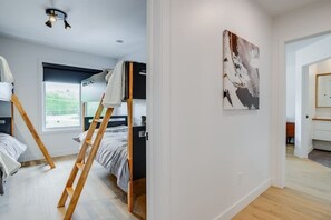3 bedrooms, iron/ironing board, Internet, bed sheets