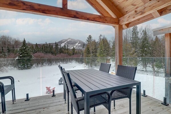 Outdoor dining - Hôtel à la maison - Le Harfang des neiges et ski (Potton)