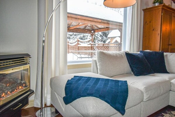 TV, fireplace, DVD player