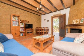 Smart TV, fireplace - Los Milagros - Two Bedroom Villa, Sleeps 4 (El Gastor)
