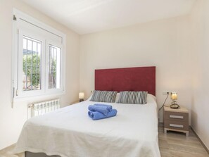 4 habitaciones, escritorio, tabla de planchar con plancha y wifi 