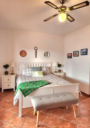 4 makuuhuonetta, silitysrauta/-lauta, Wi-Fi, vuodevaatteet