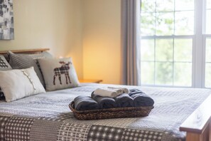 3 slaapkamers, een strijkplank/strijkijzer, internet, beddengoed