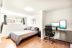 4 Schlafzimmer, Schreibtisch, Bügeleisen/Bügelbrett, WLAN