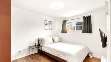 4 habitaciones, escritorio, tabla de planchar con plancha y wifi