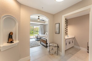 3 室のベッドルーム、セーフティボックス (室内)、遮光カーテン、アイロン / アイロン台