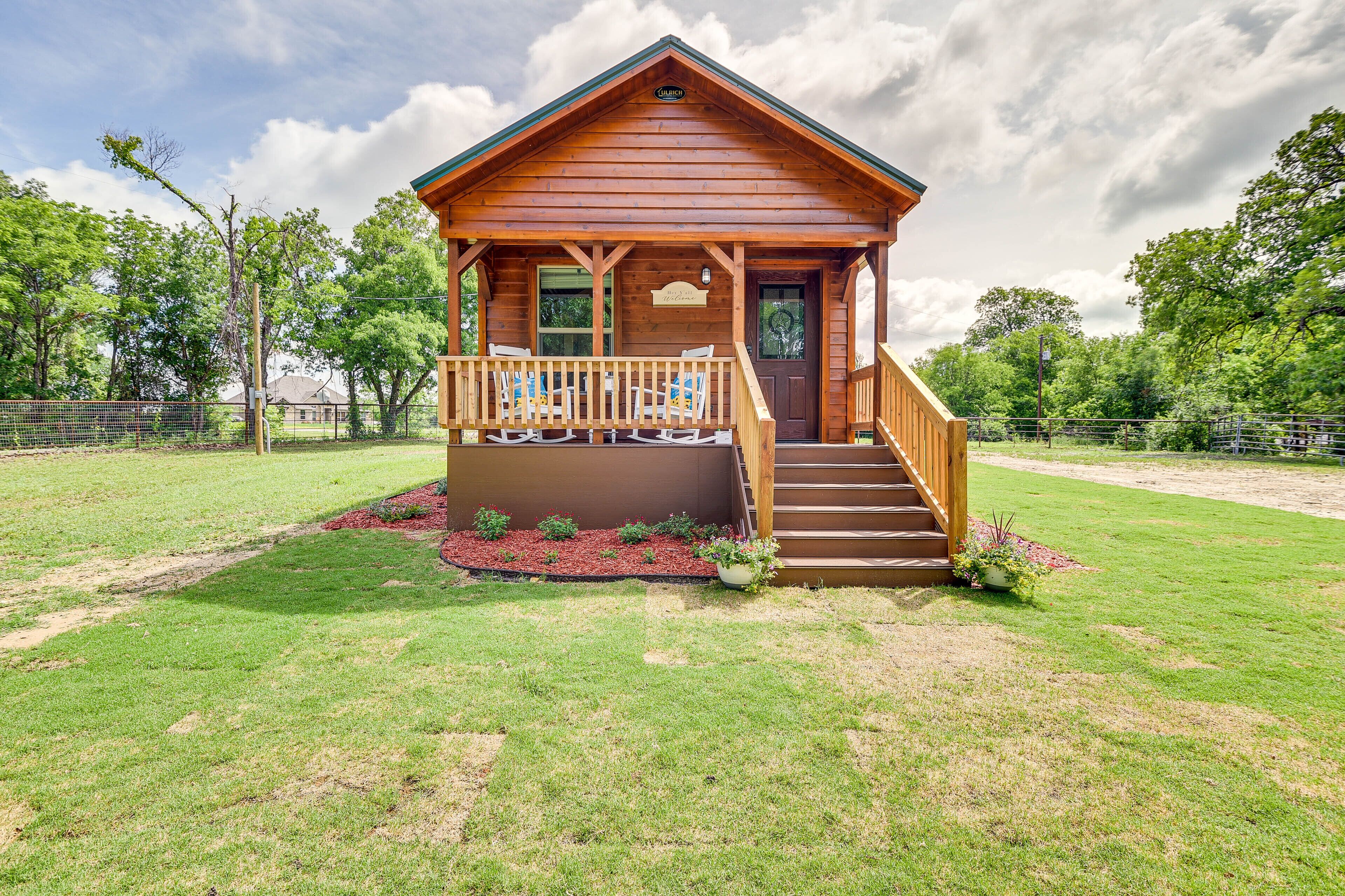 Rustic Texas Getaway w/ Grill on 30 Acres