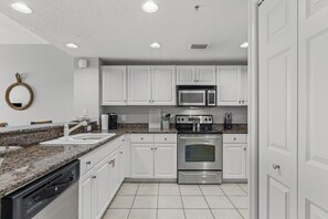 Fridge, microwave, oven, stovetop - T2 Unit 1908 - Majestic Beach Resort - Deluxe 2BR 2BA - Sleeps 6 (Panama City Beach)