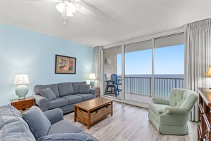 テレビ、卓球台