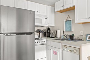Fridge, microwave, oven, stovetop - Official Majestic Beach Resort - T1 1009 - Small Studio - Sleeps 2 (Panama City Beach)