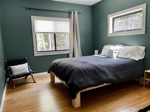 2 bedrooms, free WiFi, bed sheets - Pine Lodge: 2-bedroom vacation home minutes to Acadia National Park (Southwest Harbor)