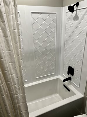Shower, hair dryer, towels, soap - Pine Lodge: 2-bedroom vacation home minutes to Acadia National Park (Southwest Harbor)