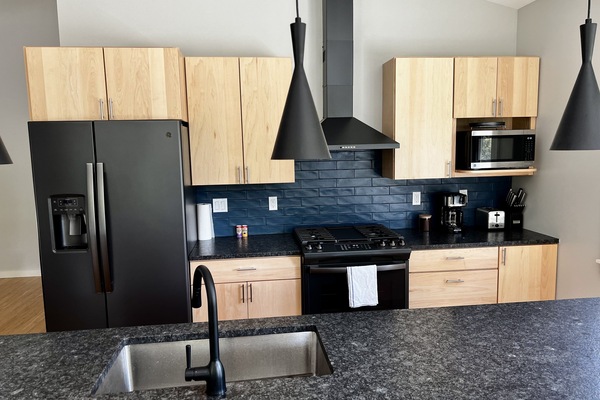 Frigorifero, microonde, forno, piano cottura