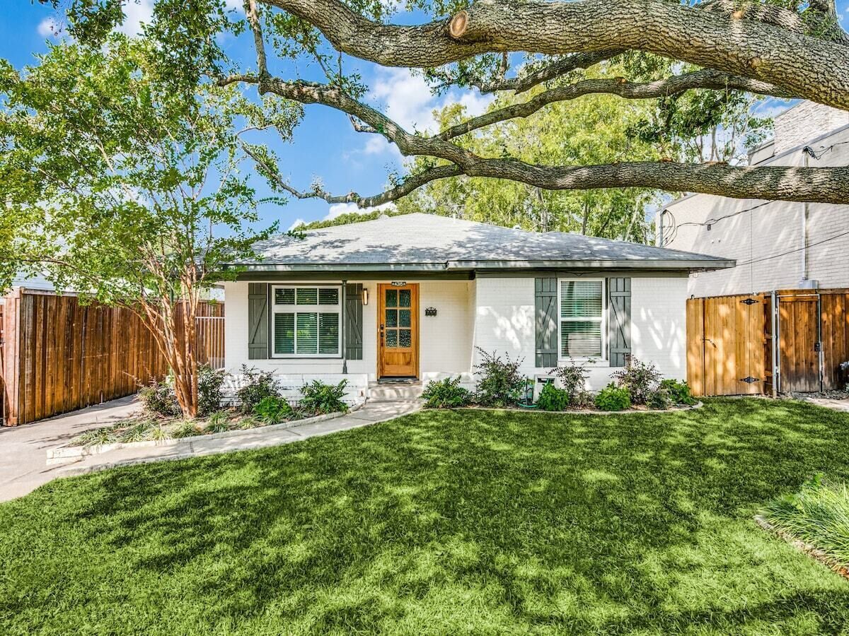4315 sexton · Preston Hollow in between home