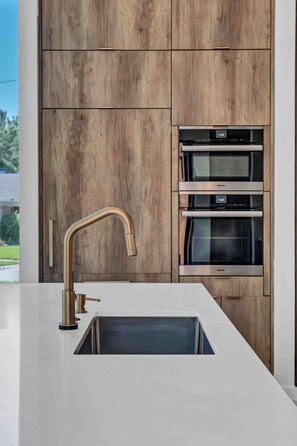 Fridge, coffee/tea maker, cookware/dishes/utensils - Modern Luxurious Midway Hollow | Driem House (Dallas)