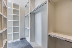 Interior - Modern Luxurious Midway Hollow | Driem House (Dallas)