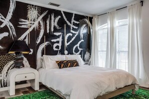 4 chambres, bureau, fer et planche à repasser