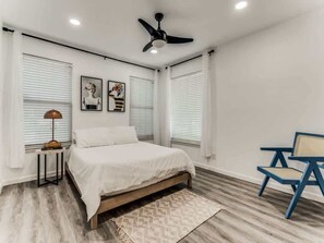 4 bedrooms, iron/ironing board, WiFi - Preston Hollow Charming Cottage / Large Yard (Dallas)