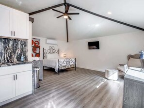 1 Schlafzimmer, Bügeleisen/Bügelbrett