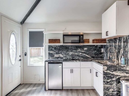 Adorable Guest House / Private Yard