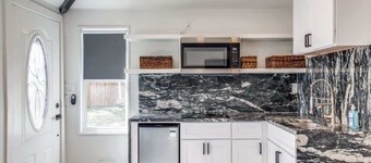 Adorable Guest House / Private Yard