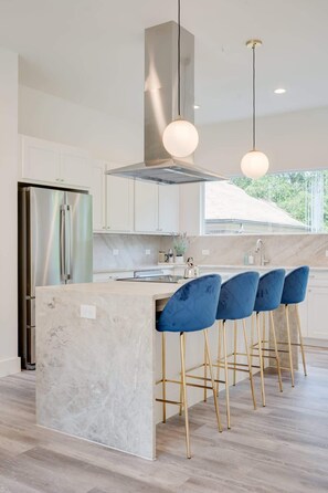 Fridge, microwave, oven, stovetop - Cubist | Highland Park | Long term (Dallas)