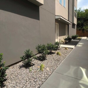 Exterior detail - Cubist | Highland Park | Long term (Dallas)