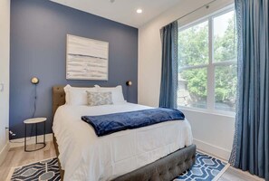 3 bedrooms, iron/ironing board, WiFi, bed sheets - Cubist | Highland Park | Long term (Dallas)