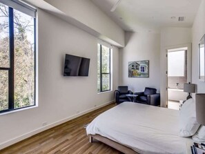 4 bedrooms, iron/ironing board